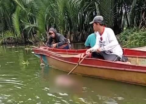 Warga Pampang menemukan mayat terapung di Sungai Tallo, Makassar, Rabu (18/6/2025)/Istimewa