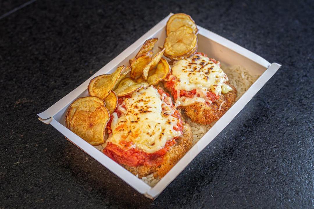 Resep Chicken Parma ala Aussie, Ayam Krispi Keju dengan Saus Napoli