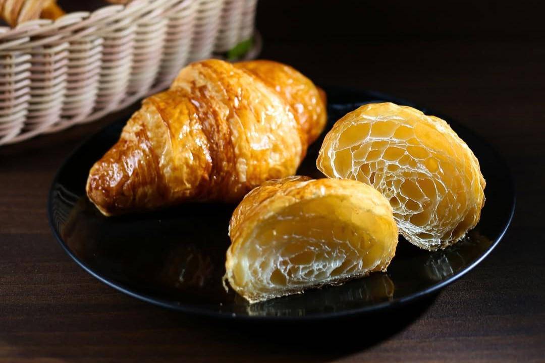 Potret menu Classic Butter Croissant JCO Reserve  