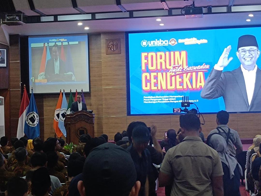 Anies Baswedan berdiskusi bersama akademisi di Kampus Unisba Bandung (IDN Times/Debbie Sutrisno)