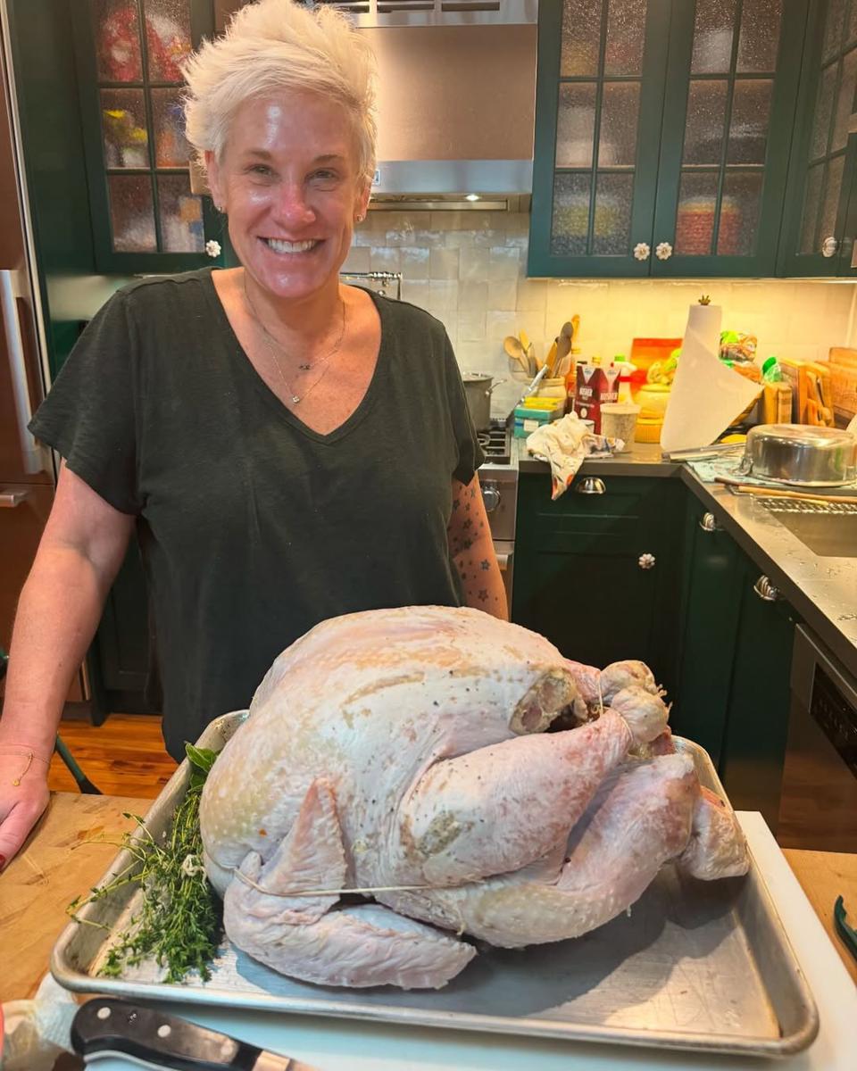 Anne Burrell (instagram.com/chefanneburrell)