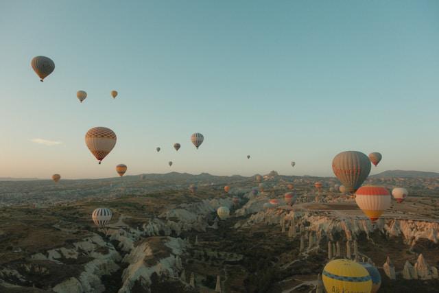 Potret balon udara di Turki (unsplash.com/thoeva)