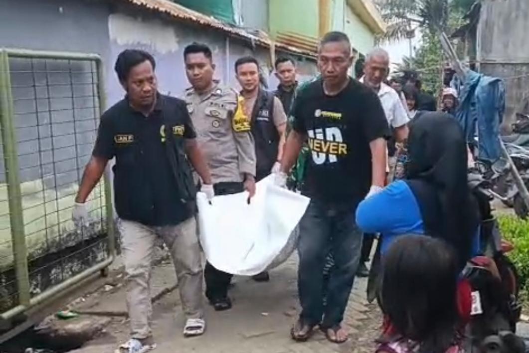 Warga Pampang menemukan mayat terapung di Sungai Tallo, Makassar, Rabu (18/6/2025)/Istimewa