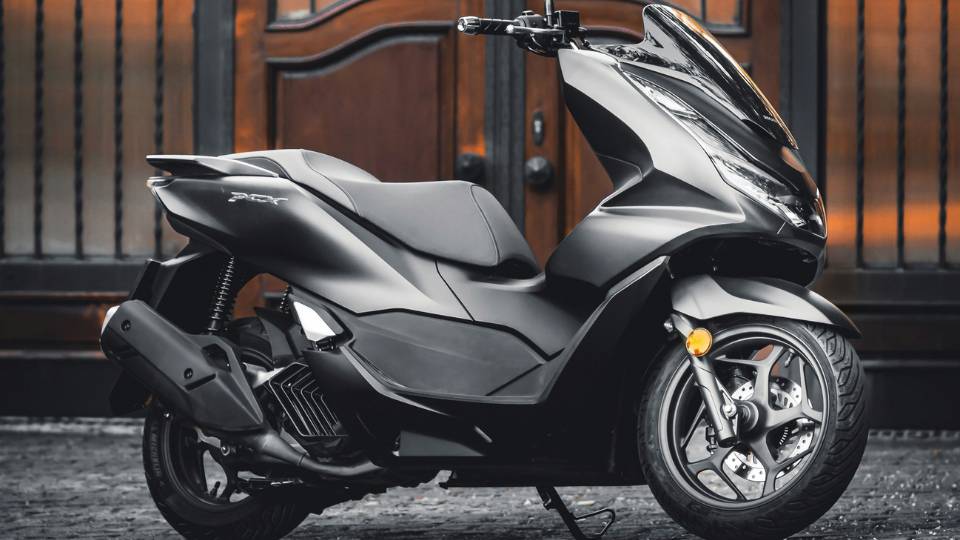 Sepeda motor matic (unsplash.com/Mehmet Talha Onuk)