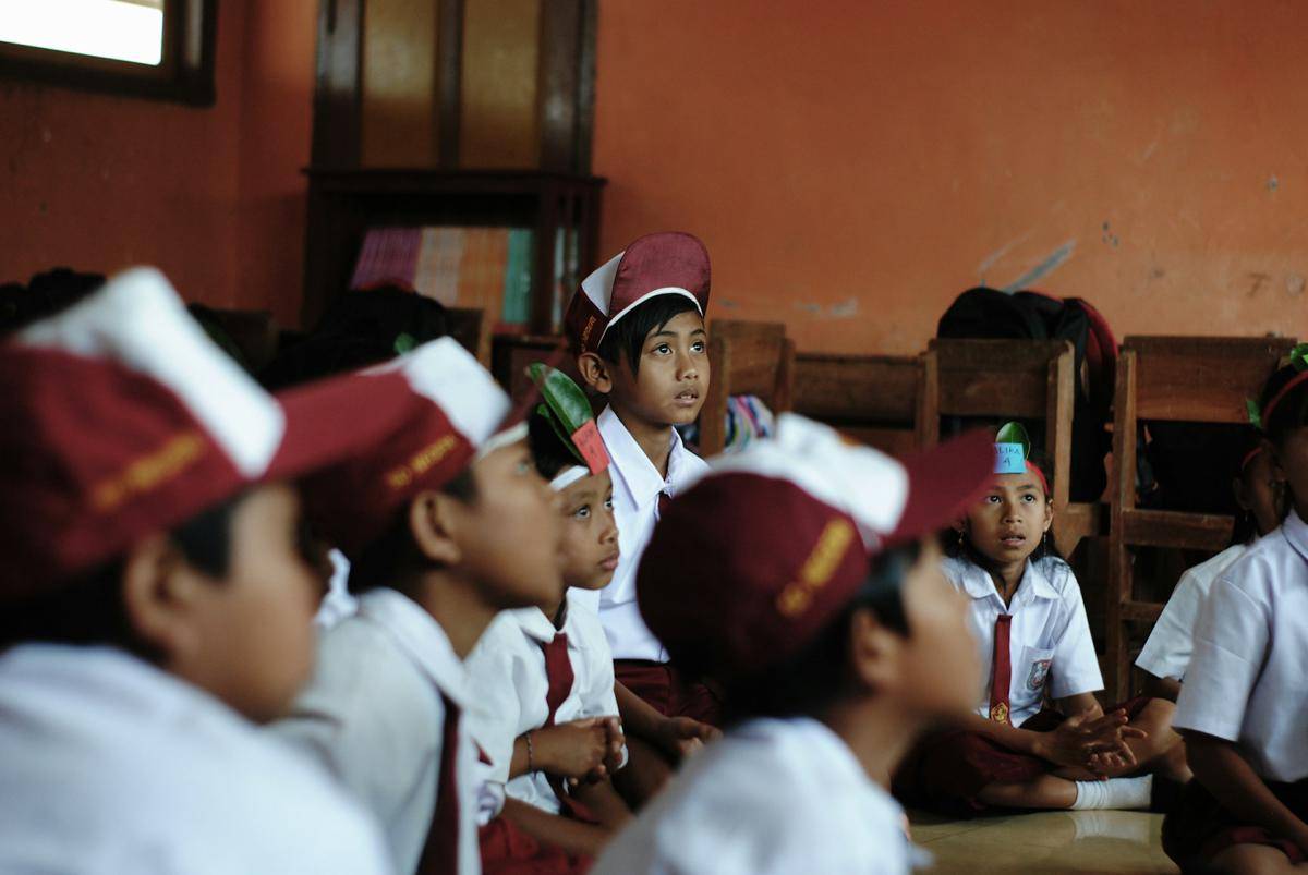 momen saat menantikan pengumuman ranking kelas (unsplash.com/Husniati Salma)
