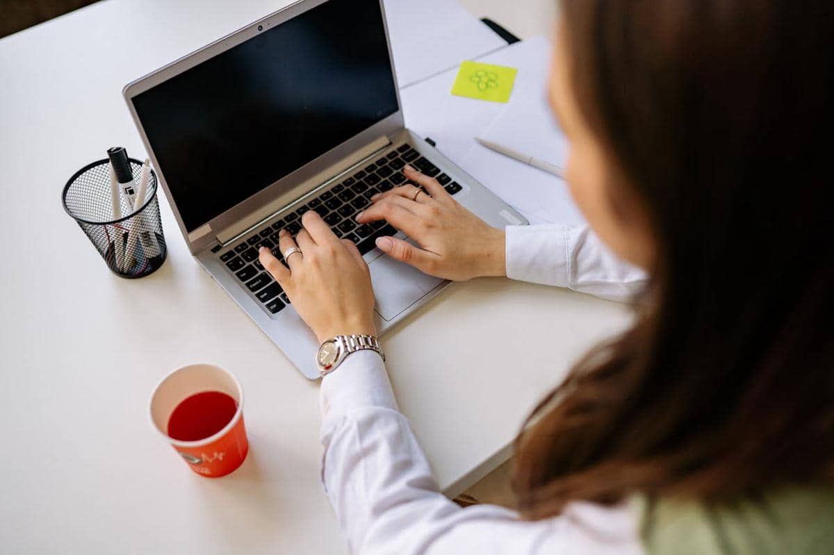 ilustrasi remote working (pexels.com/Yan Krukau)