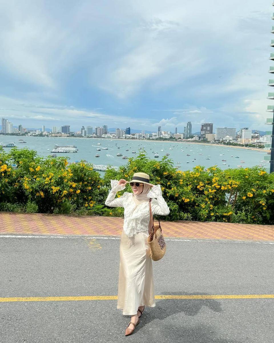 Inspirasi OOTD ala Alfi Rosdiana (instagramm.com/alfirodianaa)