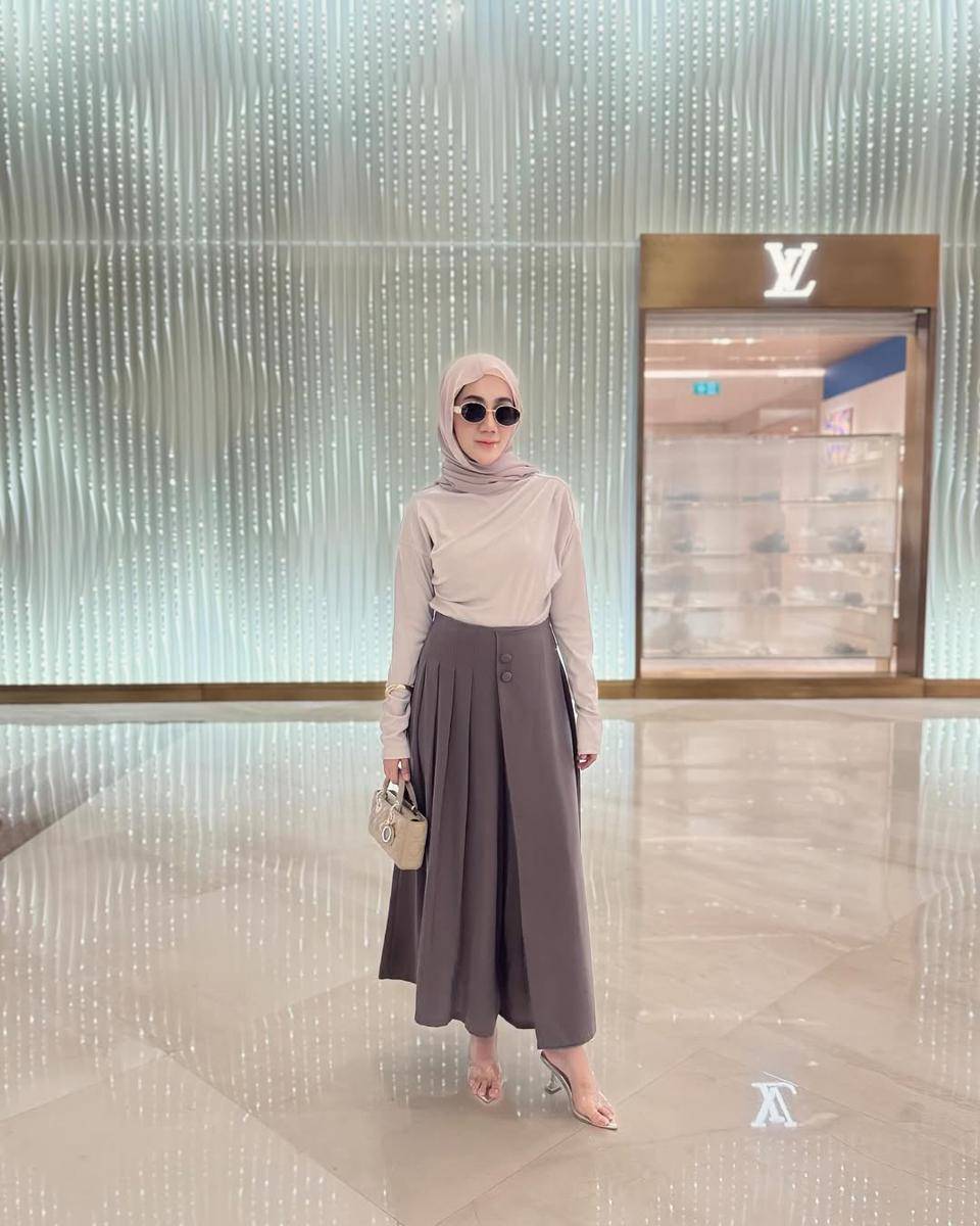 Inspirasi OOTD ala Alfi Rosdiana (instagramm.com/alfirodianaa)