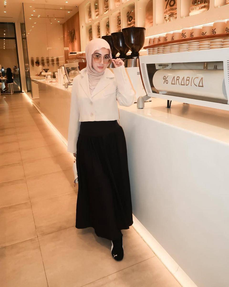 Inspirasi OOTD ala Alfi Rosdiana (instagramm.com/alfirodianaa)