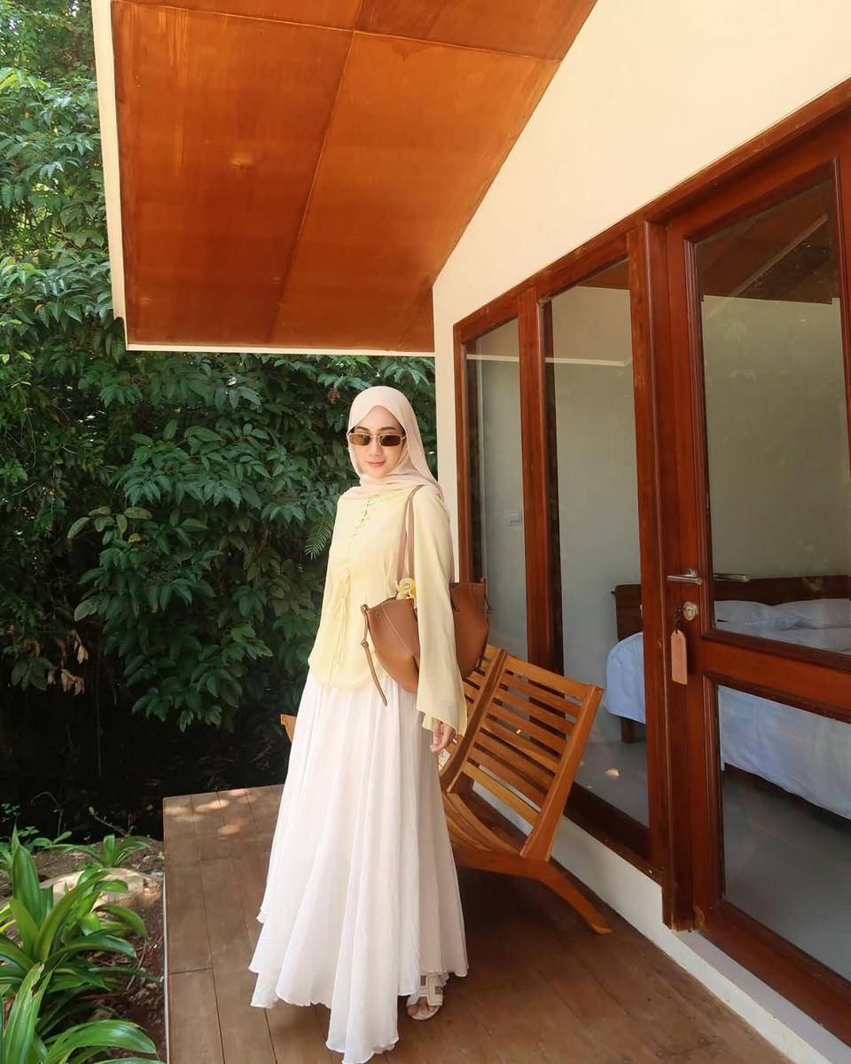 Inspirasi OOTD ala Alfi Rosdiana (instagramm.com/alfirodianaa)