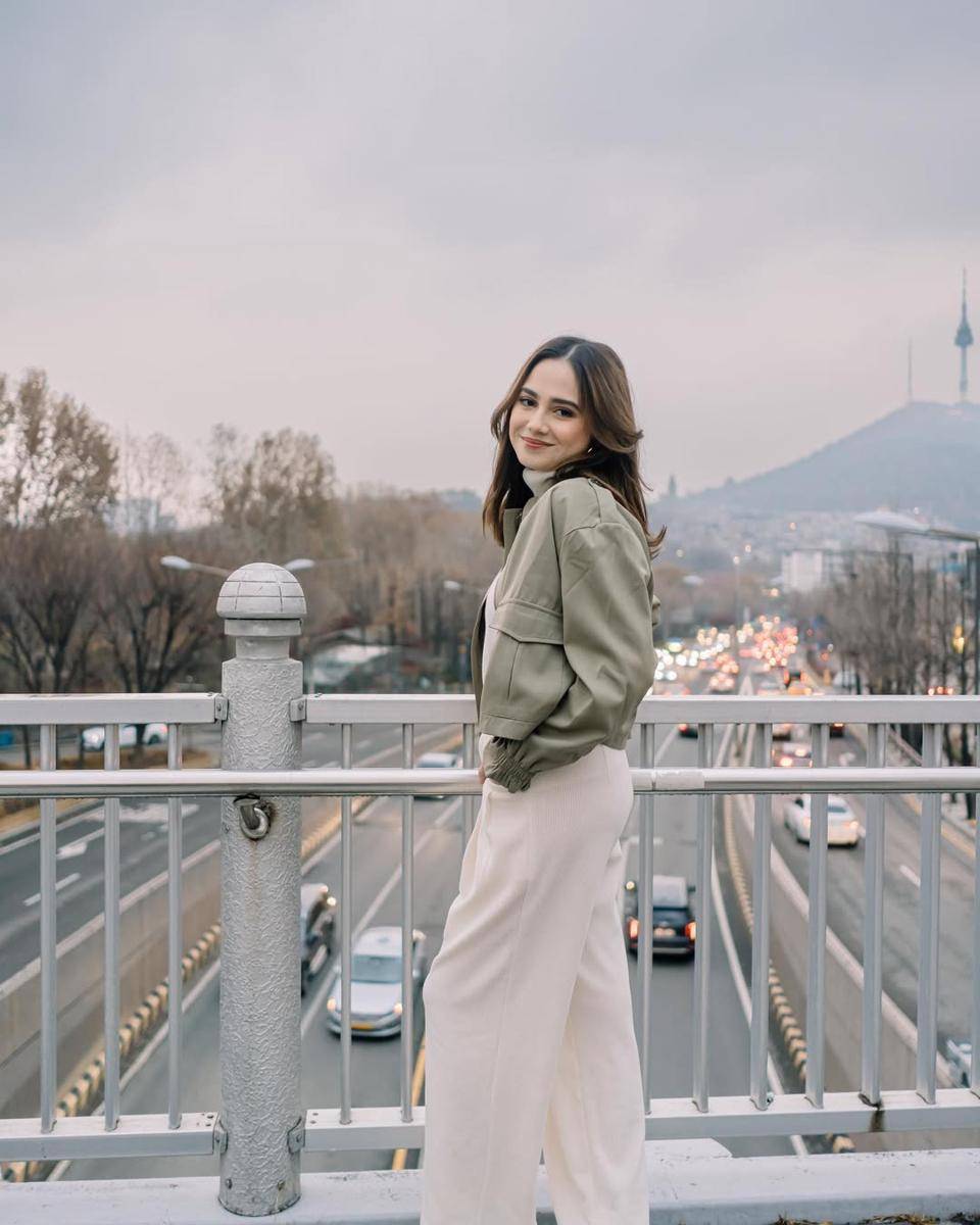 inspirasi OOTD kuliah ala Syifa Hadju (instagram.com/syifahadju)
