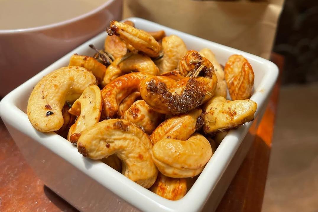 Resep Kacang Mete Panggang Pedas untuk Camilan Renyah di Rumah