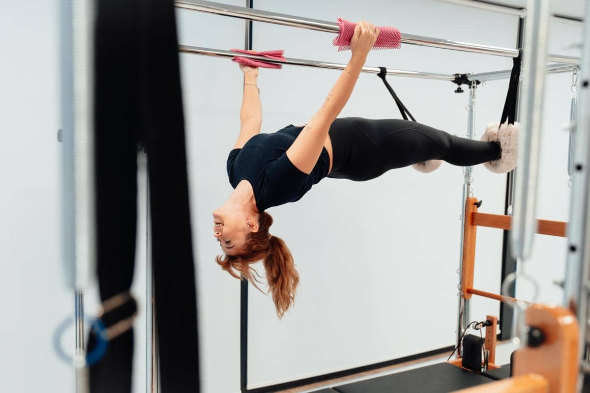 ilustrasi olahraga pilates bagi wanita