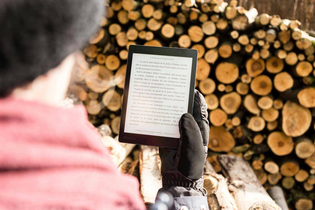 https://www.pexels.com/photo/person-holding-black-e-book-reader-near-pile-of-firewood-1475272/