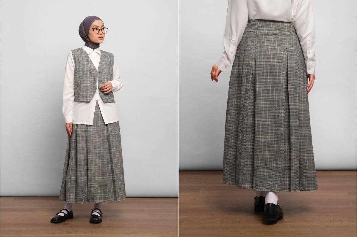 THENBLANK - Buckled Pleats Skirt (shopee.co.id/THENBLANK Official Shop)