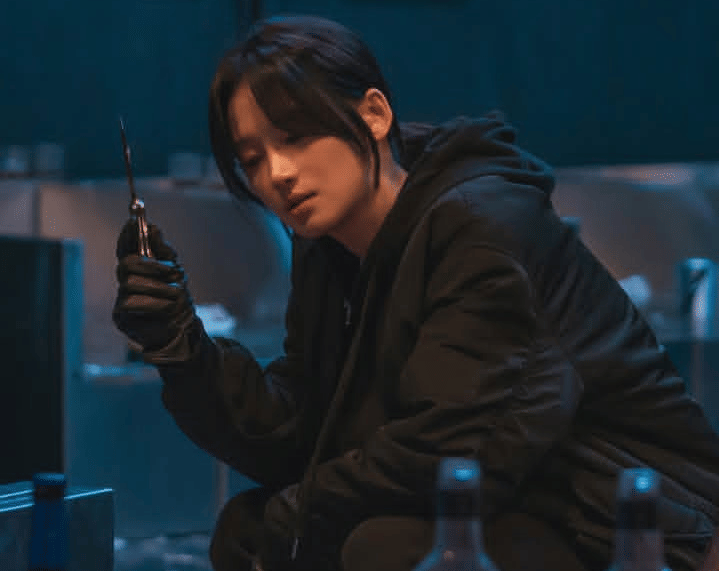 still cut drakor Hunter with a Scalpel (instagram.com/xplusu.series)