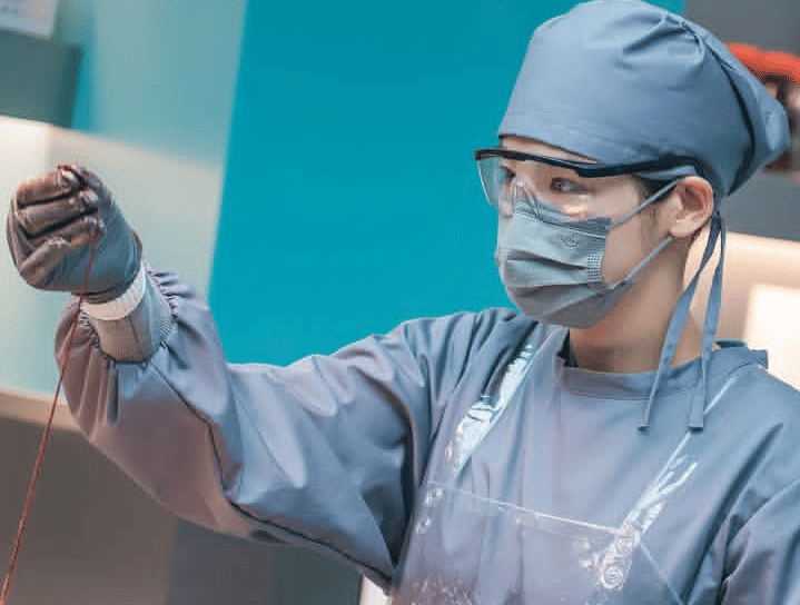 still cut drakor Hunter with a Scalpel (instagram.com/xplusu.series)