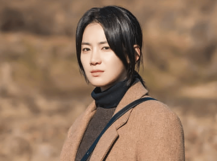 still cut drakor Hunter with a Scalpel (instagram.com/xplusu.series)