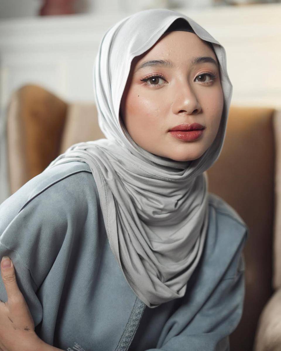Gaya makeup Ansellma Putri (instagram.com/ansellmaputri)