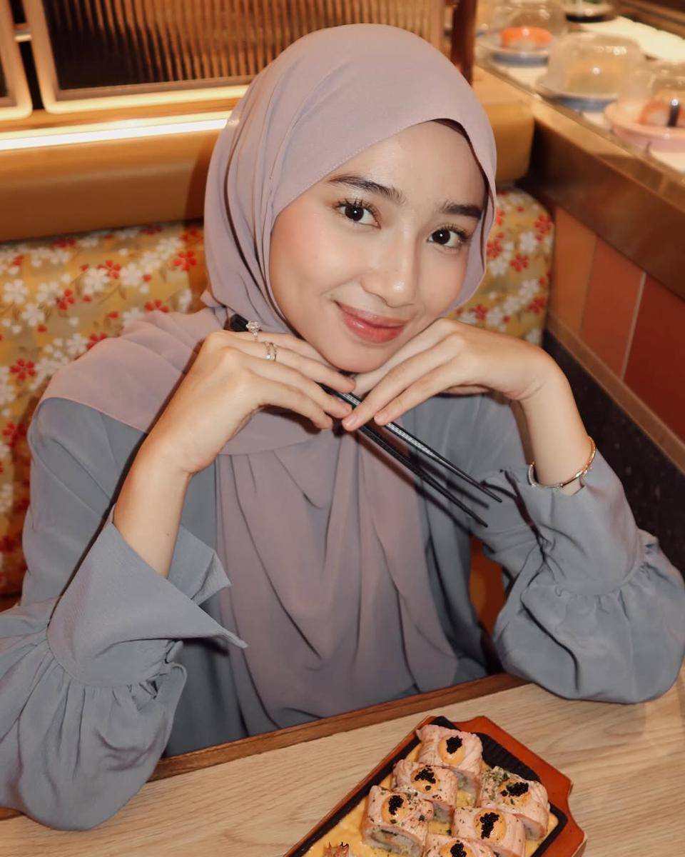 Gaya makeup Ansellma Putri (instagram.com/ansellmaputri)