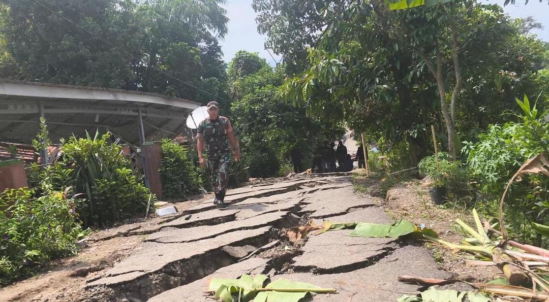 Pemerintah Relokasi Puluhan Keluarga di Purwakarta yang Terdampak Pergerakan Tanah