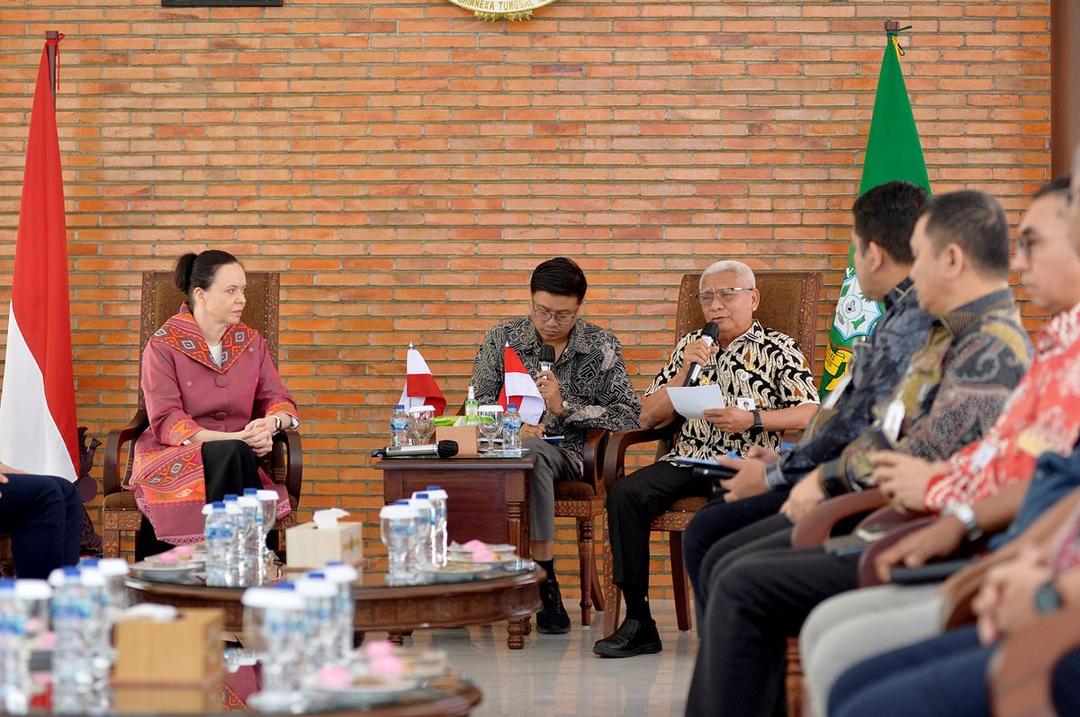 Wagub terima kunjungan Dubes Polandia (1).jpg