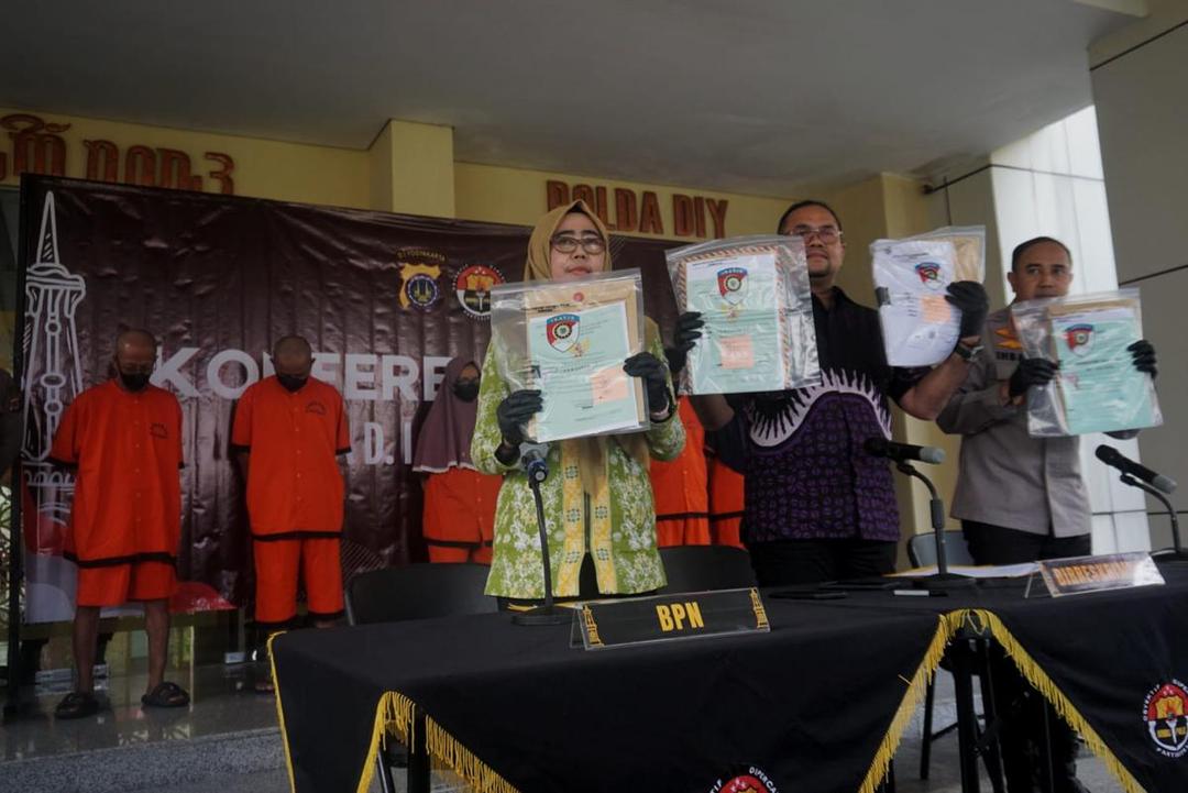 Ungkap kasus dugaan praktik mafia tanah Mbah Tupon.jpeg