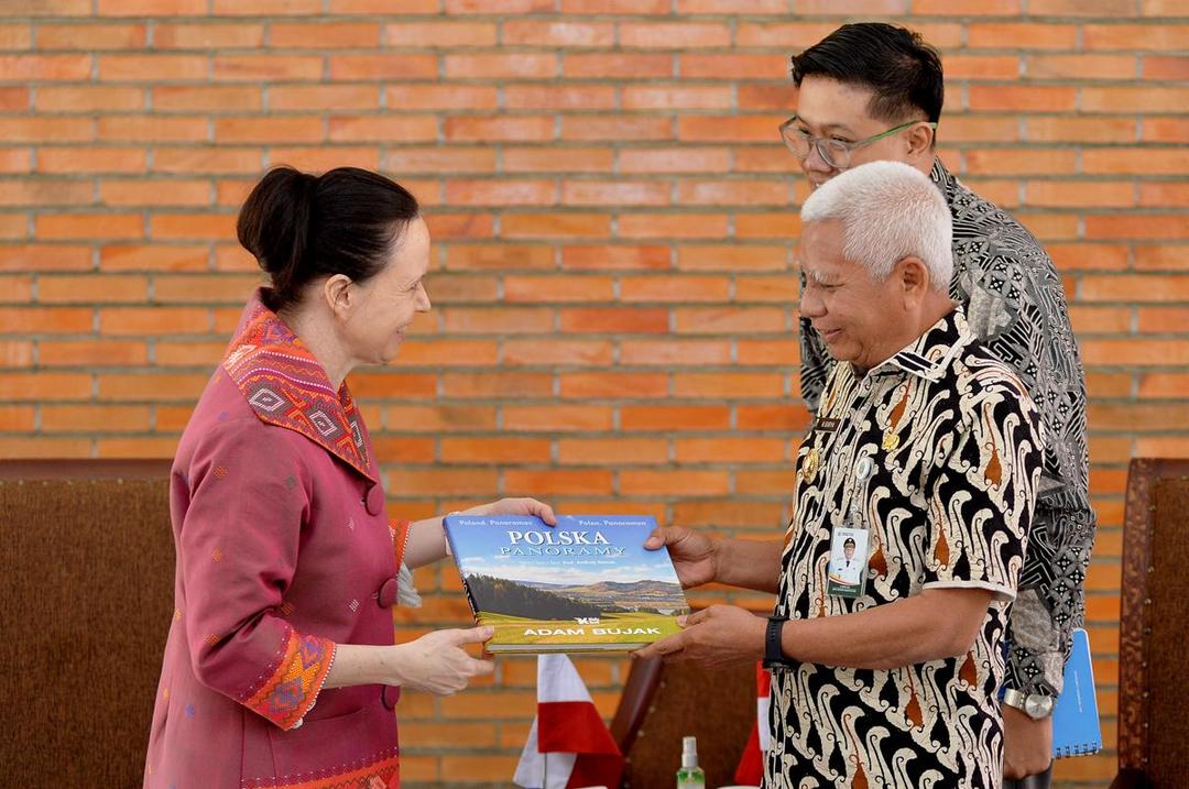 Wagub terima kunjungan Dubes Polandia (4).jpg