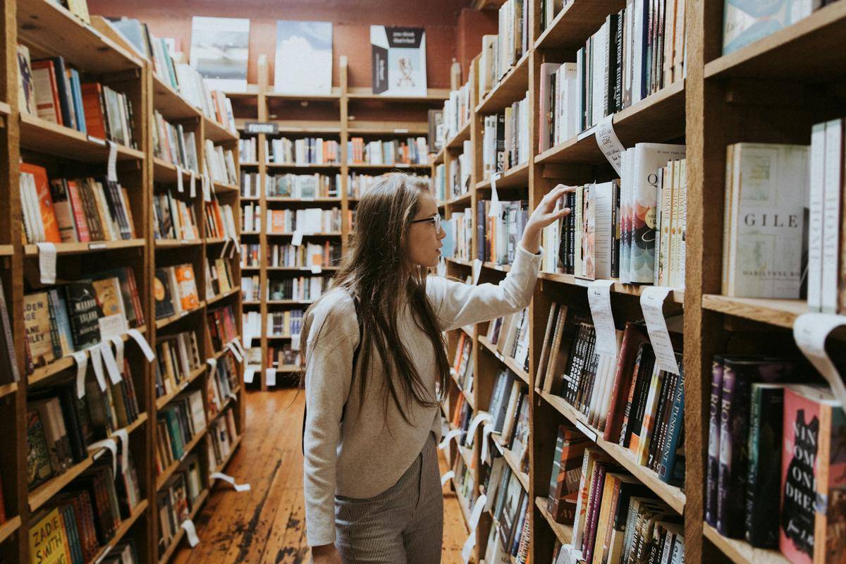 becca-tapert-GnY_mW1Q6Xc-unsplash.jpg