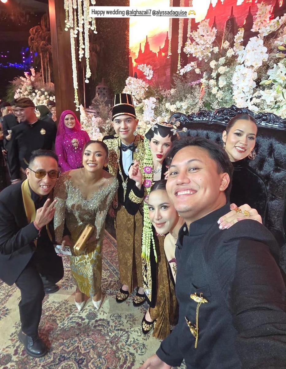 Pasangan artis di ngunduh mantu Al Ghazali dan Alyssa Daguise (instagram.com/mahaliniraharja)