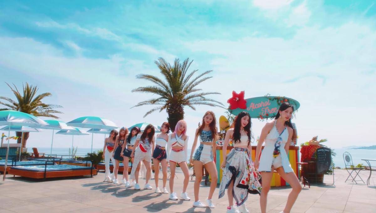 koreografi TWICE dalam video klip "Alcohol-Free" (youtube.com/JYP Entertainment)