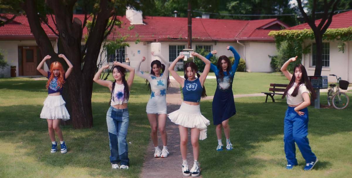 NMIXX dalam video klip "Roller Coaster" (youtube.com/JYP Entertainment)