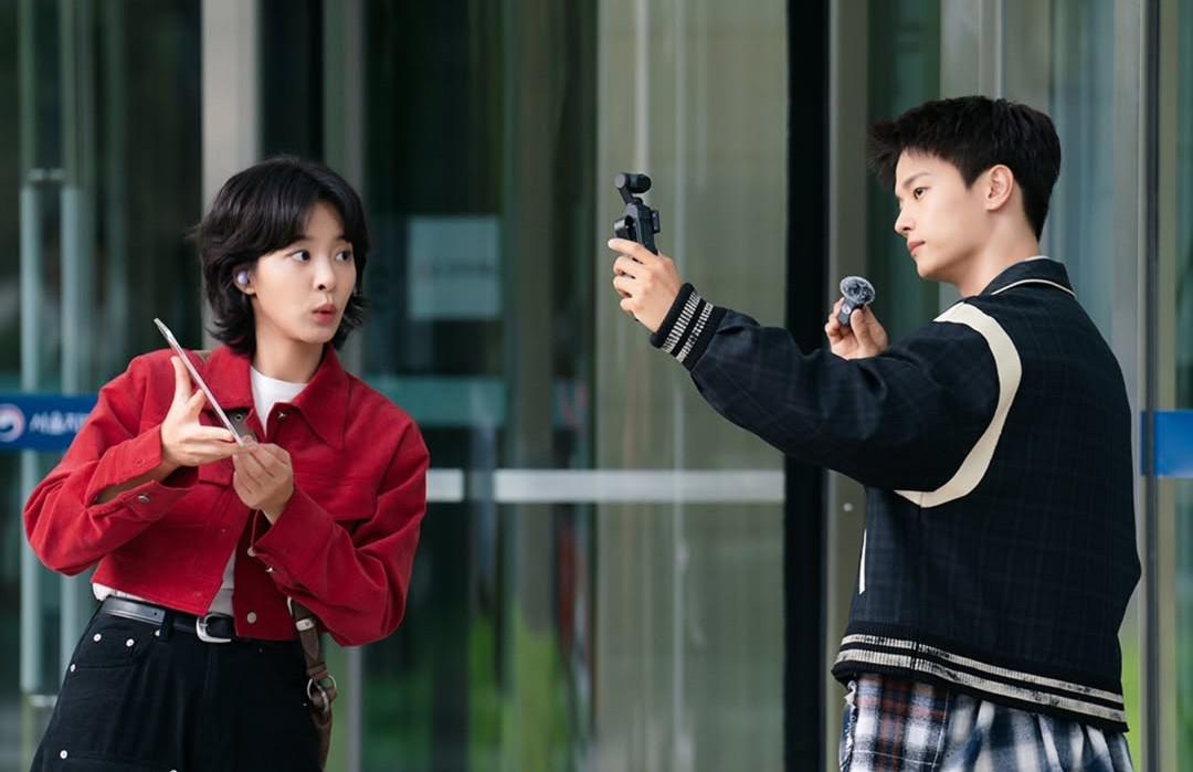 8 Perbuatan Gyeon U yang Buat Na Hee Ju Jatuh Hati di Oh My Ghost Clients