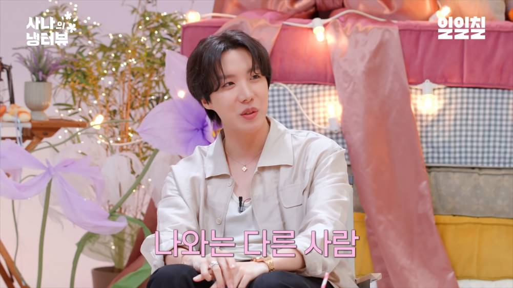 potret J-Hope BTS di acara Sana's Fridge Interview (dok. youtube/일일칠)