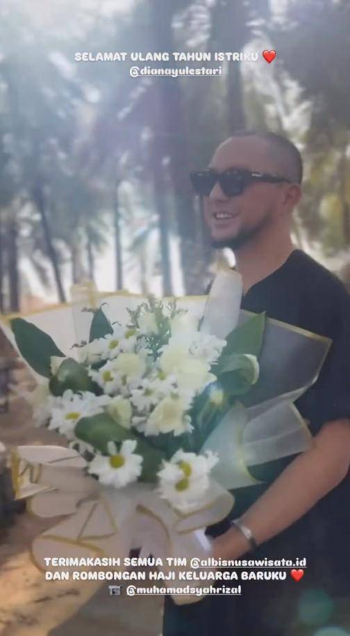 Ultah ke-39 Dian Ayu Bersama Rombongan Haji (Instagram.com/omeshomesh)
