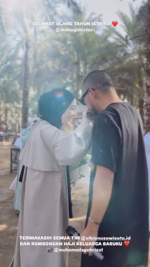 Ultah ke-39 Dian Ayu Bersama Rombongan Haji (Instagram.com/omeshomesh)