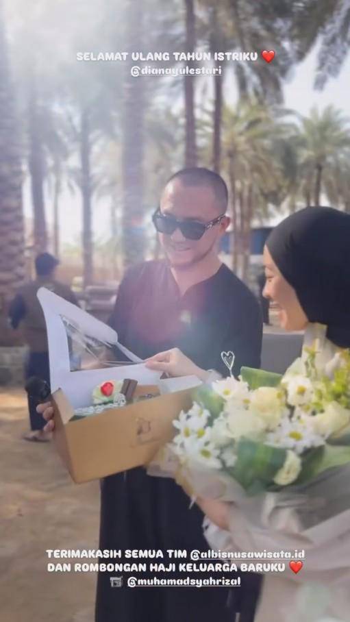Ultah ke-39 Dian Ayu Bersama Rombongan Haji (Instagram.com/omeshomesh)