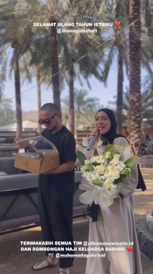 Ultah ke-39 Dian Ayu Bersama Rombongan Haji (Instagram.com/omeshomesh)