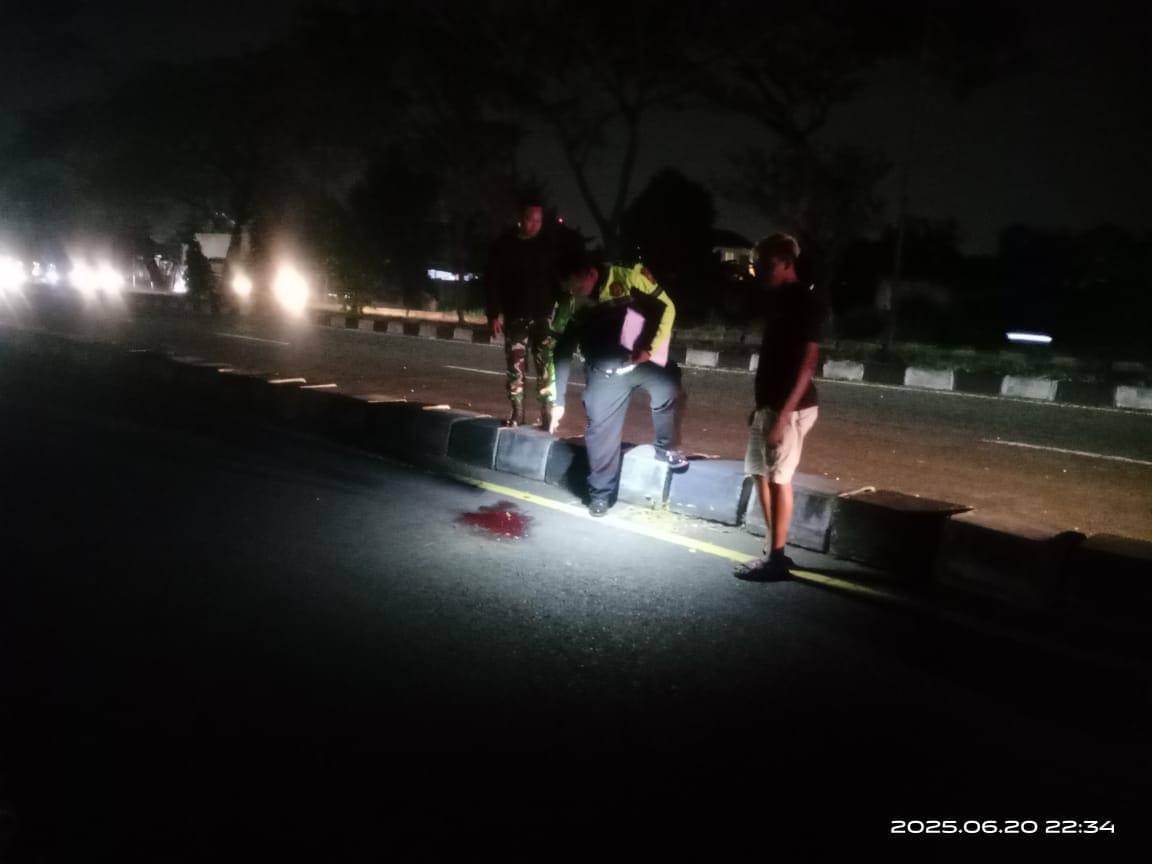 Polisi melakukan olah TKP kecelakaan lalu lintas di Jalan Ring Road Selatan Banguntapan Bantul. (Dok. Polres Bantul)