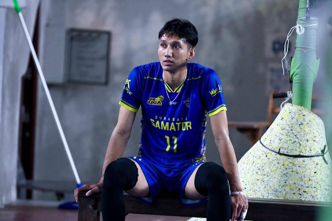 Tedi Oka Syahputra, atlet voli Indonesia yang berposisi sebagai middle blocker