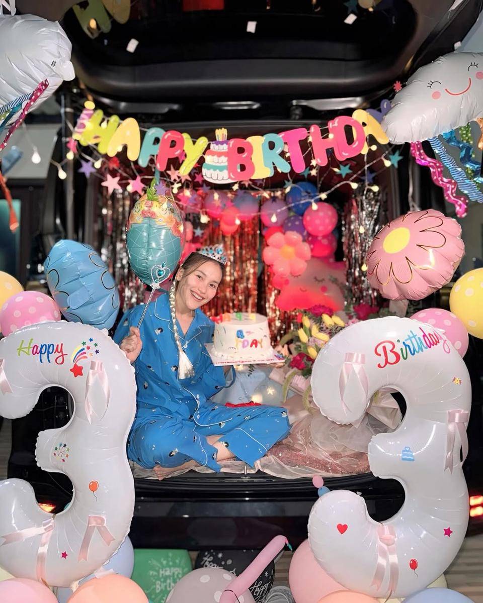 Ulang tahun Ayu Ting Ting ke-33 (instagram.com/ayutingting92)