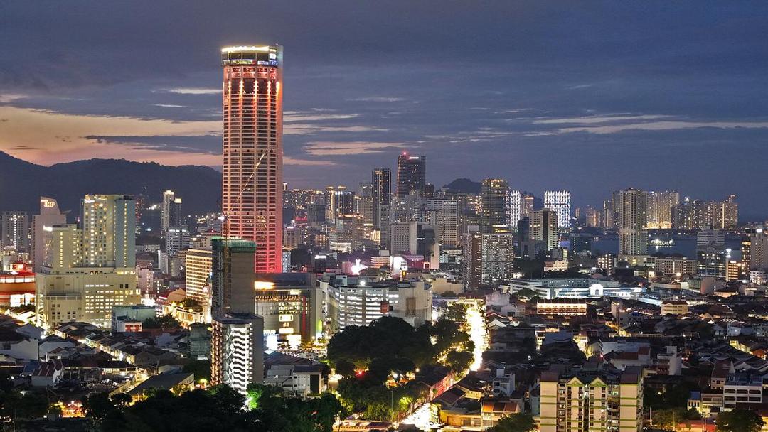 Skyline_of_George_Town,_Penang_at_night_Nov2024-29-17.jpg