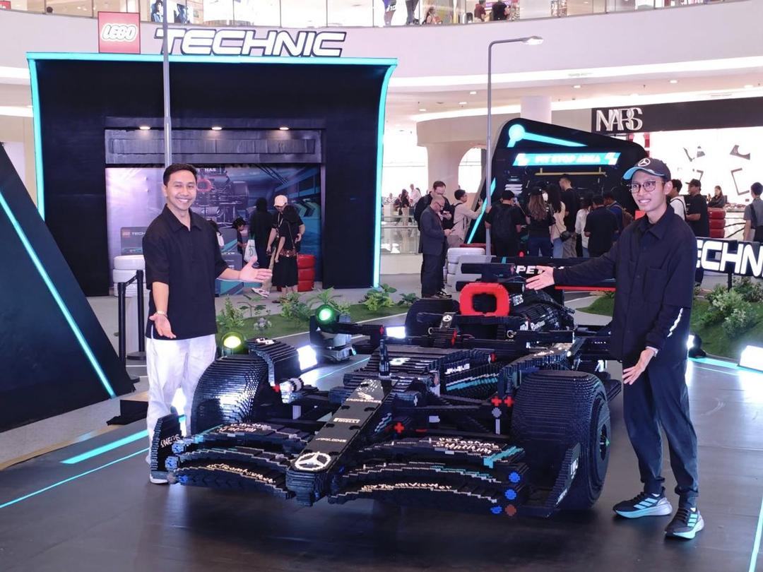 LEGO Group Bawa Replika Mercedes-AMG PETRONAS F1 Ukuran Asli ke Indonesia!