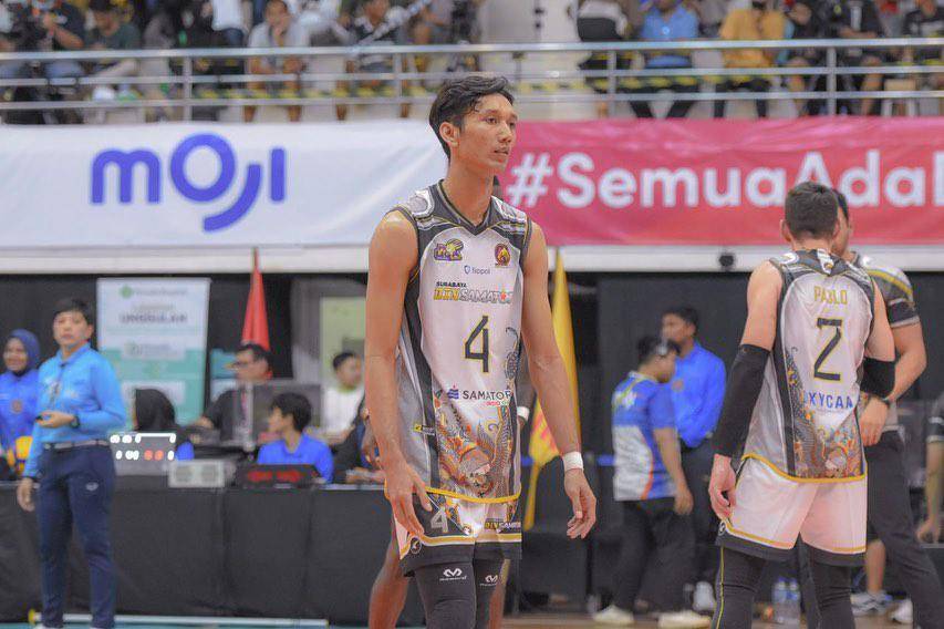 Tedi Oka Syahputra, atlet voli Indonesia yang berposisi sebagai middle blocker