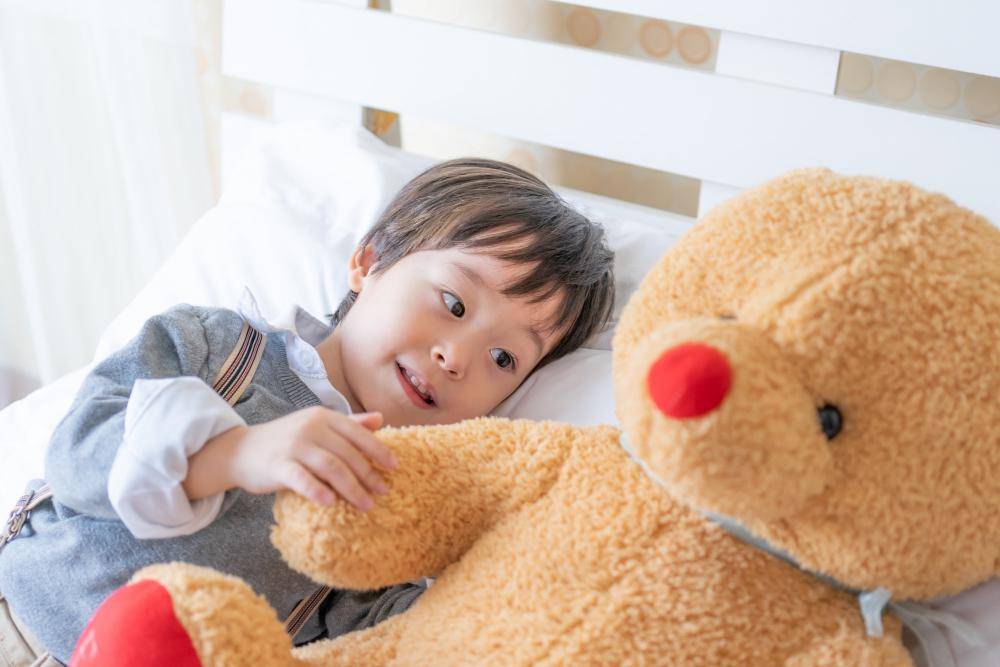 ilustrasi anak dan boneka