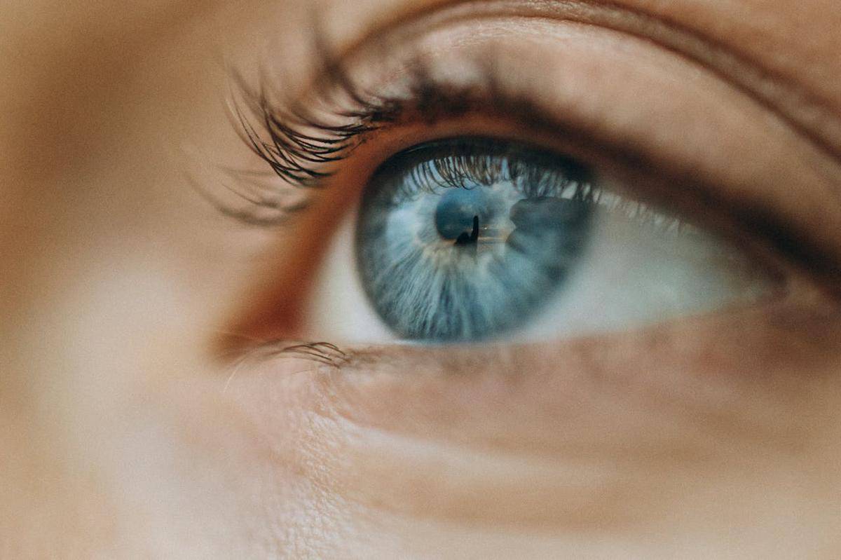 ilustrasi mata (pexels.com/Maksim Goncharenok)