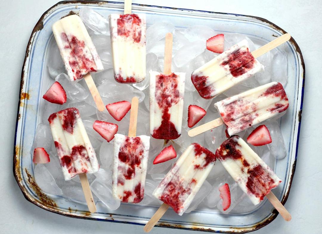 Resep Strawberry Yoghurt Popsicle untuk Camilan Sehat dan Segar