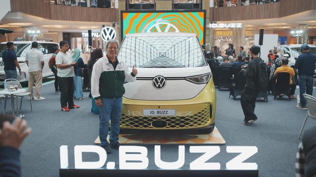 Volkswagen Indonesia Serahkan Unit ID. Buzz ke Konsumen di Bandung