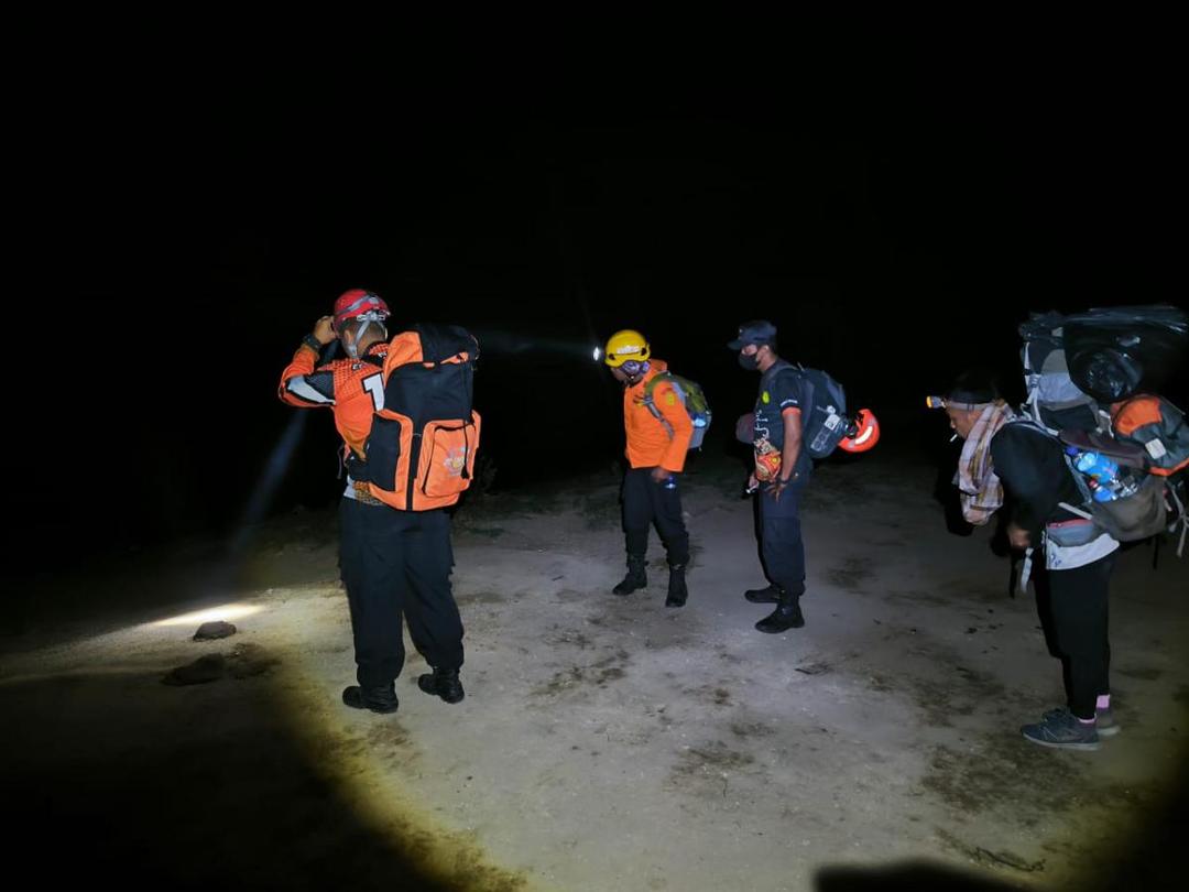 Terkendala Medan Ekstrem dan Kabut Tebal, Pendaki Brasil yang Jatuh di Rinjani Belum Ditemukan