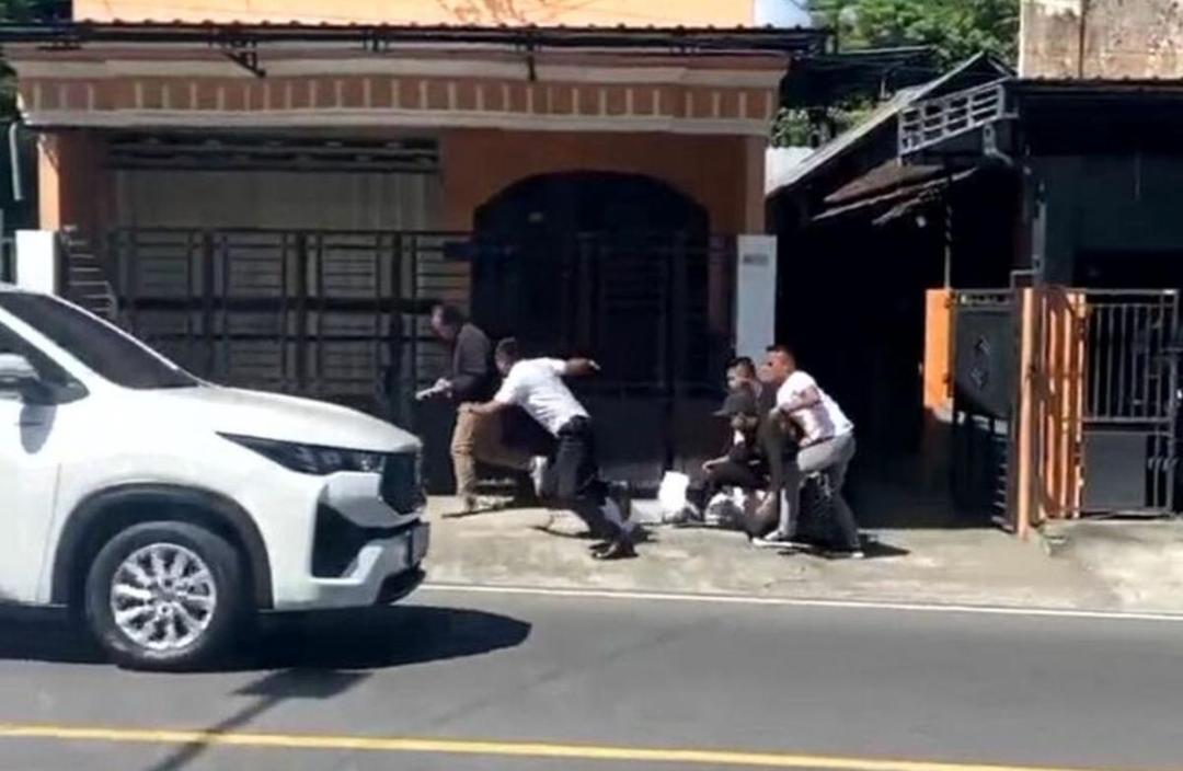 Poster Kritik Gibran Berujung Represi, DPR: Aparat Jangan Over Reaction